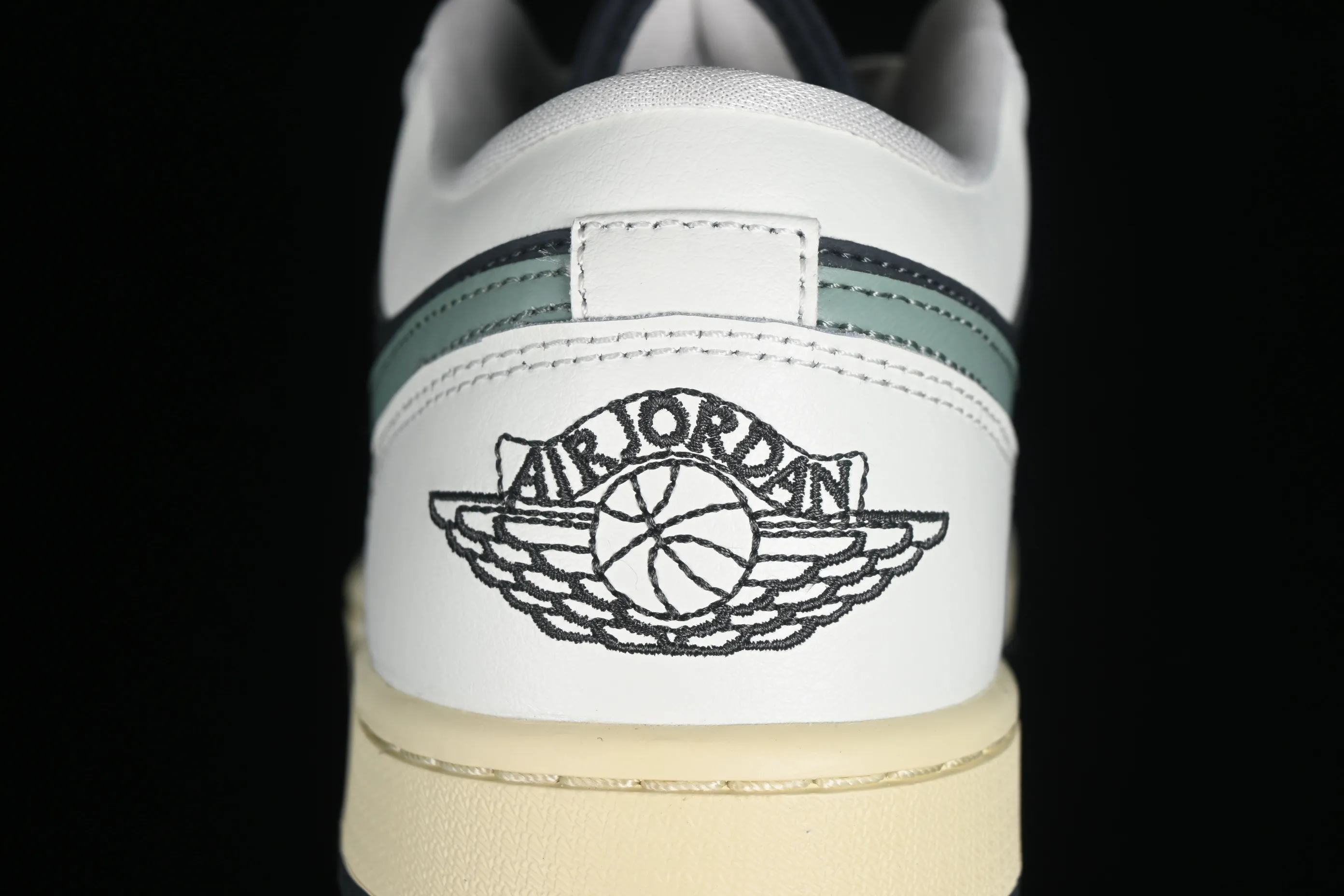All categories Air Jordan Jordan series basketball shoes Air Jordan 1 Low G version pure original Air Jordan 1 Low AJ1 Joe 1 black and green low-bang cultural casual sneakers DC0774-001